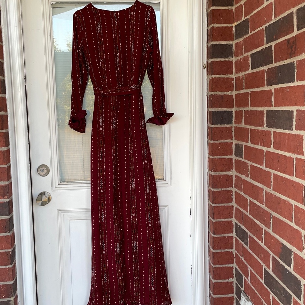 Elegant Burgundy Maxi Dress with long sleeve very nice - Picture 9 of 10